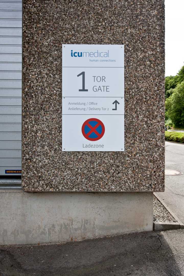 Signposting - Pylons, signposting, outdoor advertising, navigation signage